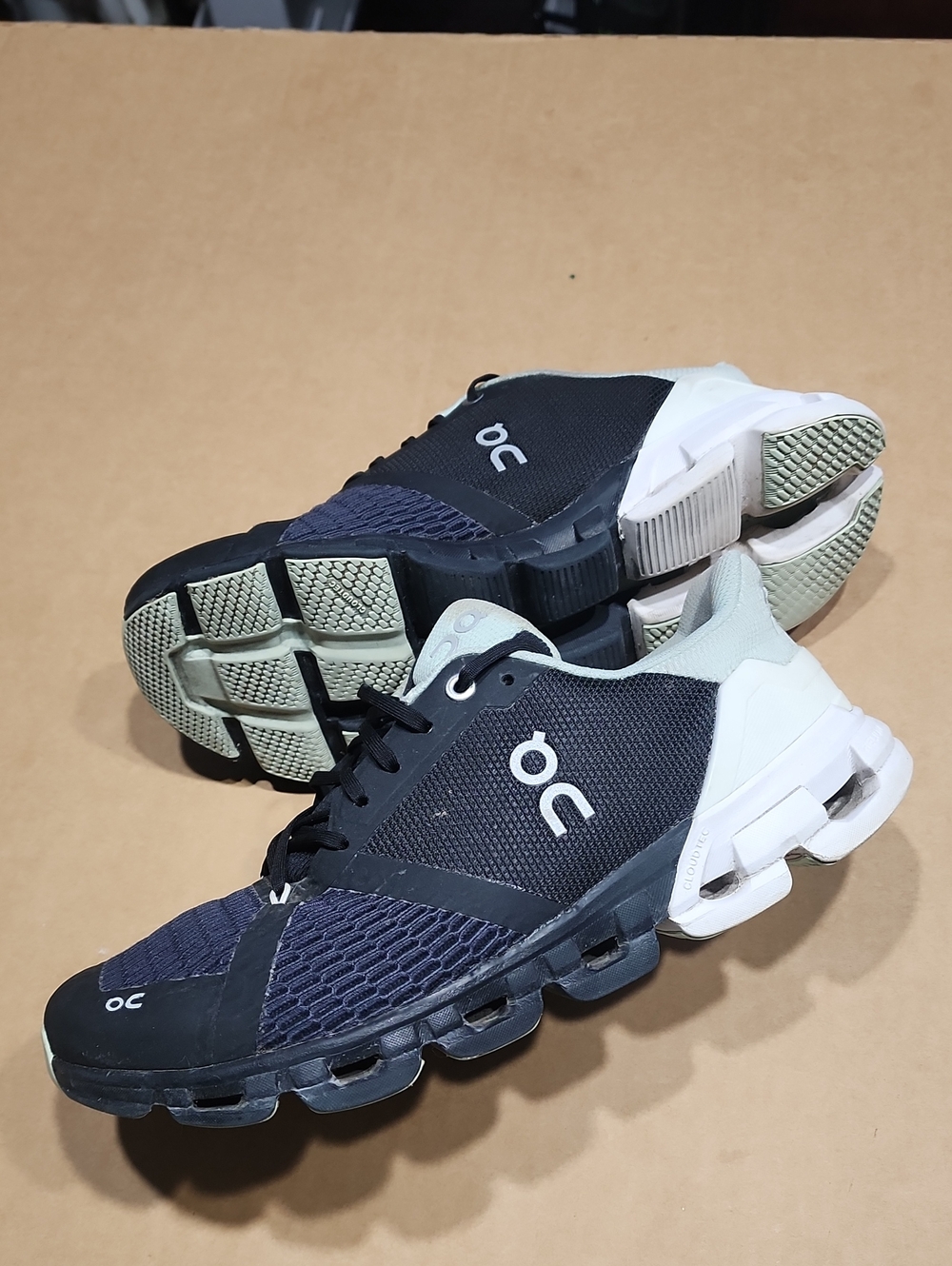 On CLOUDFLYER Running Shoes BLACK WHITE Size Sz 9 8.5